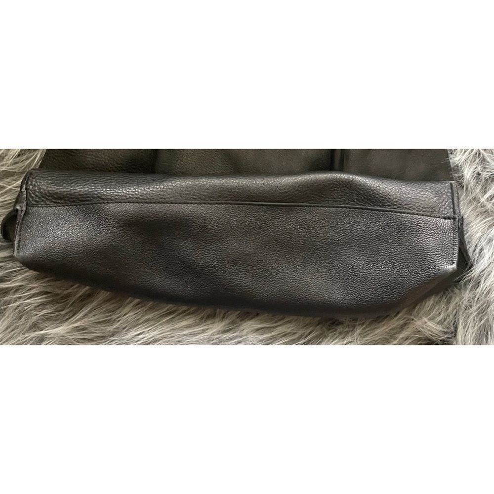 OLIVEVE 
MAGGIE  TOTE WITH LEATHER TASSEL
BLACK PEBBLE LEATHER/ Excellent/ USA - Picture 6 of 8